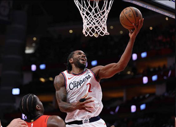 华体会_洛杉矶快船NBA战胜金州勇士莱昂纳德中投命中(洛杉矶快船vs金州勇士)